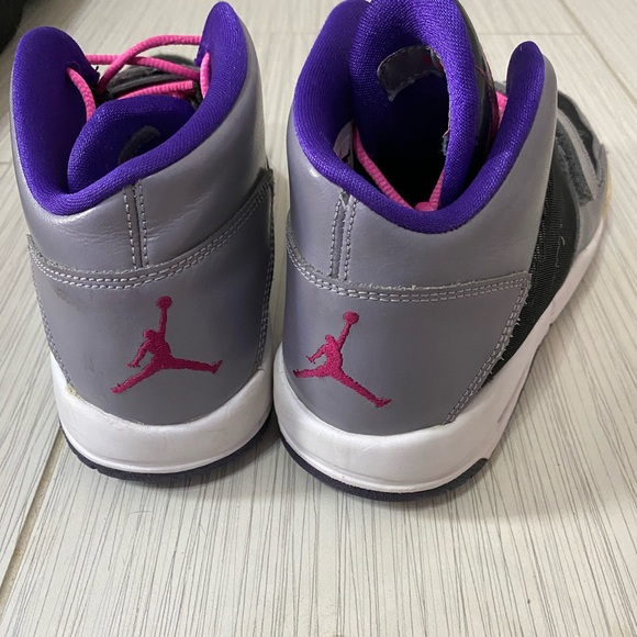 Shoes - Picture 2 of 4